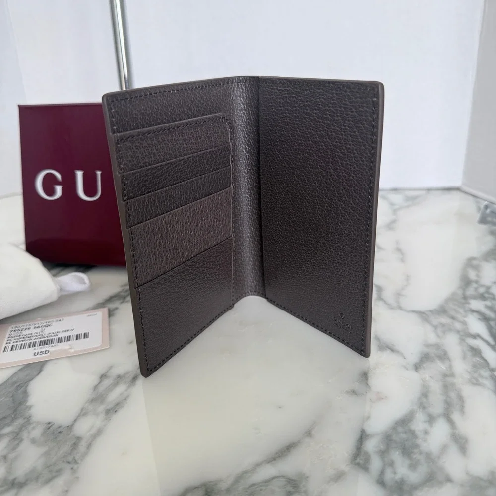 Gucci GG Supreme Canvas Bifold Passport Case Wallet Brown 795229